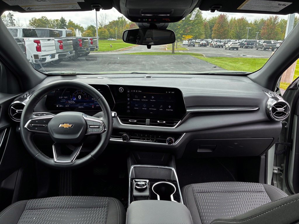 Used 2026 Chevrolet Equinox LT AWD/4WD image 3