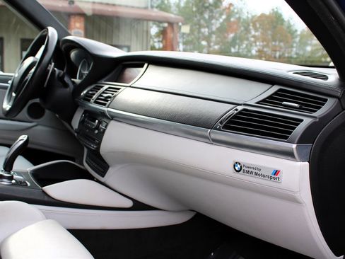 Used 2010 BMW X5 M image 18