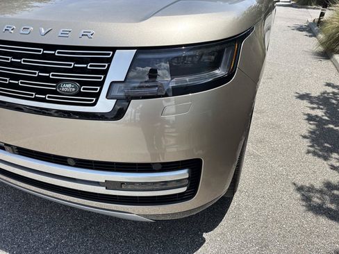 Used 2025 Land Rover Range Rover Autobiography AWD/4WD image 9