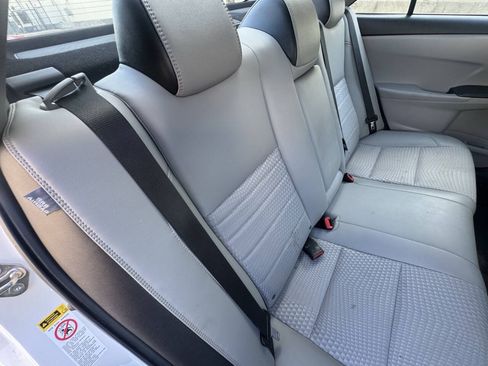 Used 2015 Toyota Camry SE w/ Moonroof Package FWD image 12