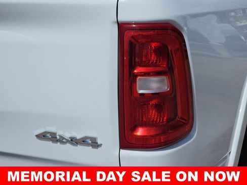 Used 2025 RAM 1500 Laramie AWD/4WD image 12