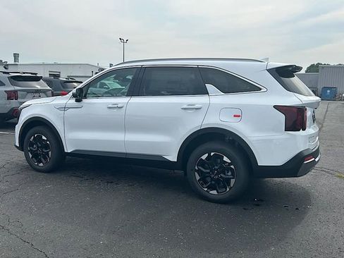 New 2025 Kia Sorento S image 9