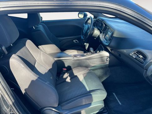 Used 2015 Dodge Challenger SXT w/ Driver Convenience Group image 15
