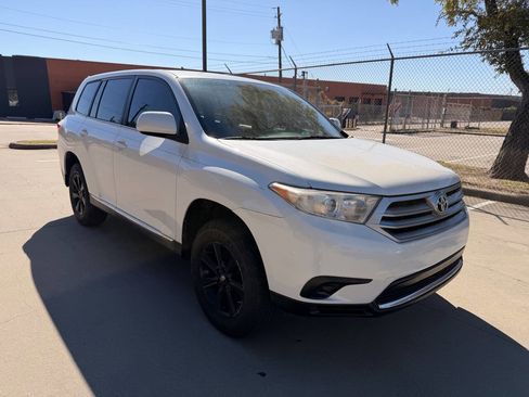 Used 2013 Toyota Highlander FWD image 3