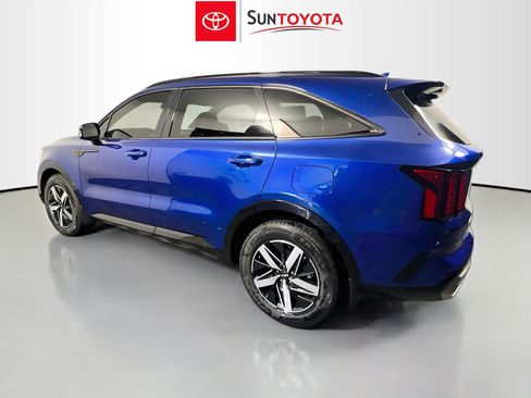 Used 2022 Kia Sorento EX w/ Panoramic Sunroof Package FWD image 6