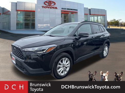 Used 2023 Toyota Corolla Cross LE image 1