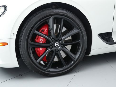 Used 2021 Bentley Continental GT V8 image 10