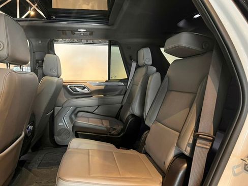 Used 2022 GMC Yukon SLT w/ SLT Premium Package image 11