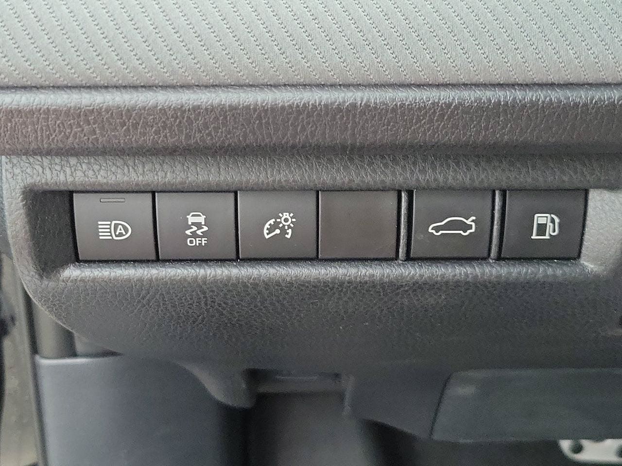 Used 2025 Toyota Camry SE w/ Multimedia Upgrade Package FWD image 32