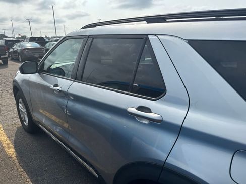 Used 2021 Ford Explorer XLT w/ Equipment Group 202A AWD/4WD image 15