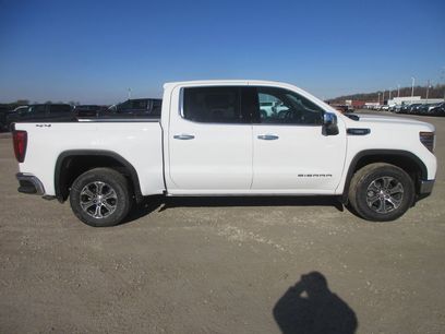 New 2026 GMC Sierra 1500 SLT w/ SLT Convenience Package