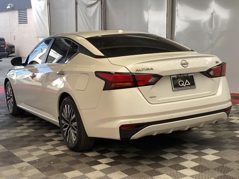 Used 2024 Nissan Altima 2.5 SV FWD image 4