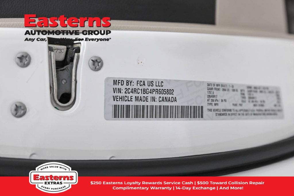 Used 2023 Chrysler Pacifica Touring-L FWD image 39