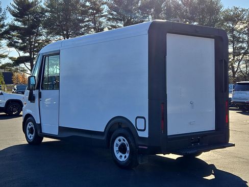 New 2025 Chevrolet Brightdrop 400 image 11