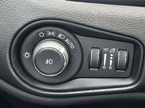 Certified 2021 Jeep Renegade Latitude w/ Luxury Group I image 17