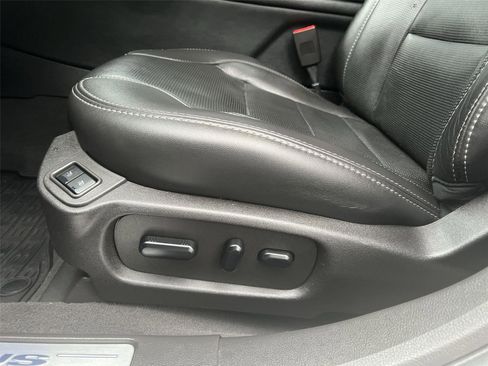 Used 2019 Ford Taurus Limited image 11