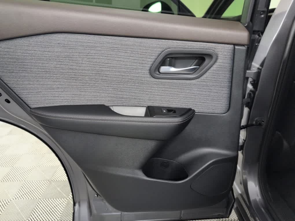 Used 2023 Nissan Rogue SV FWD image 20