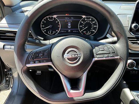 Used 2024 Nissan Altima 2.5 SV FWD image 15