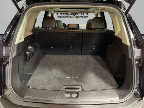 Used 2023 Nissan Rogue SV w/ SV Premium B Package image 25