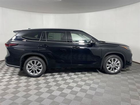 New 2026 Toyota Highlander Limited AWD/4WD image 8