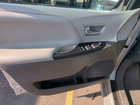 Used 2020 Toyota Sienna LE FWD image 8