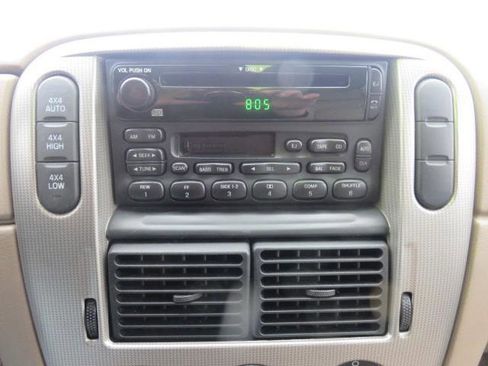 Used 2004 Ford Explorer XLT image 17