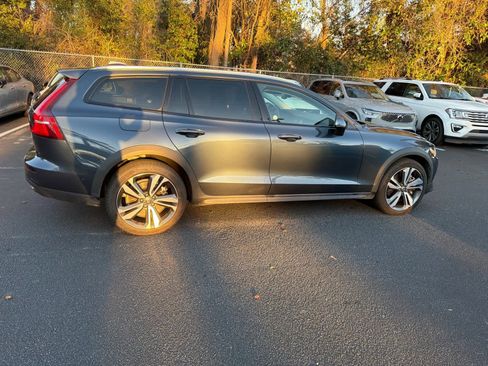 Certified 2025 Volvo V60 B5 Cross Country Plus image 17