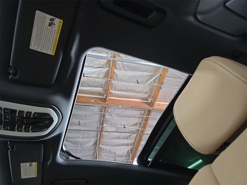 Used 2025 Porsche Macan image 28