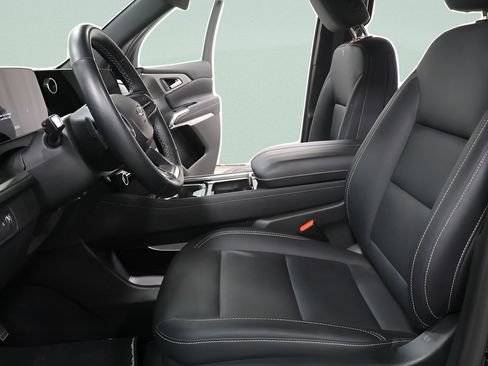 Used 2024 Chevrolet Traverse LT w/ Midnight/Sport Edition AWD/4WD image 18