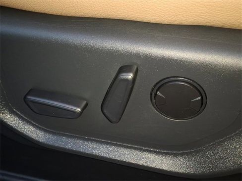 Used 2022 Ford F350 Lariat w/ Chrome Package image 11