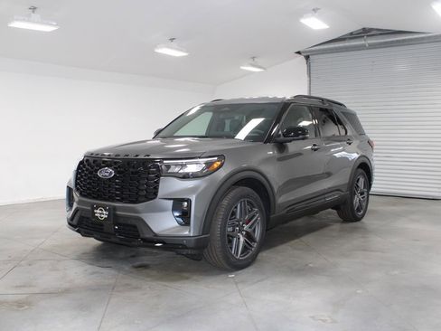 New 2026 Ford Explorer ST-Line w/ ST-Line Street Pack image 3