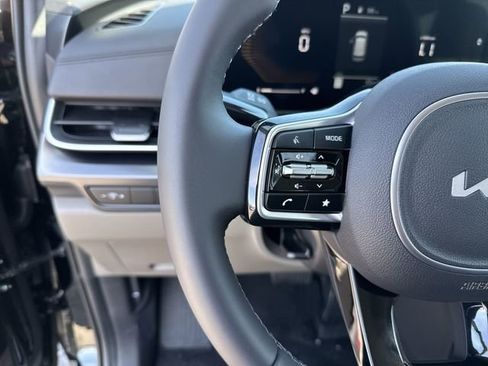 New 2026 Kia Carnival FWD image 11