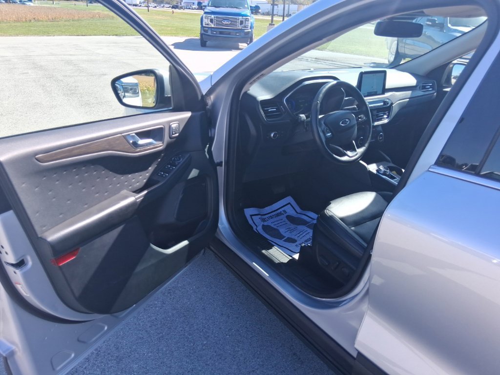 Used 2020 Ford Escape Titanium FWD image 21