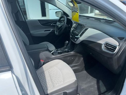 Used 2021 Chevrolet Equinox LS AWD/4WD image 9