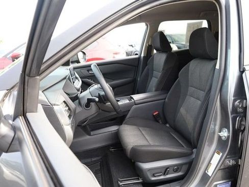 Certified 2025 Nissan Rogue SV FWD image 8