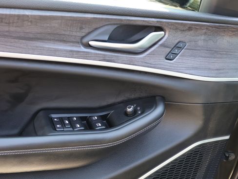 Used 2022 Jeep Grand Cherokee L Limited image 26