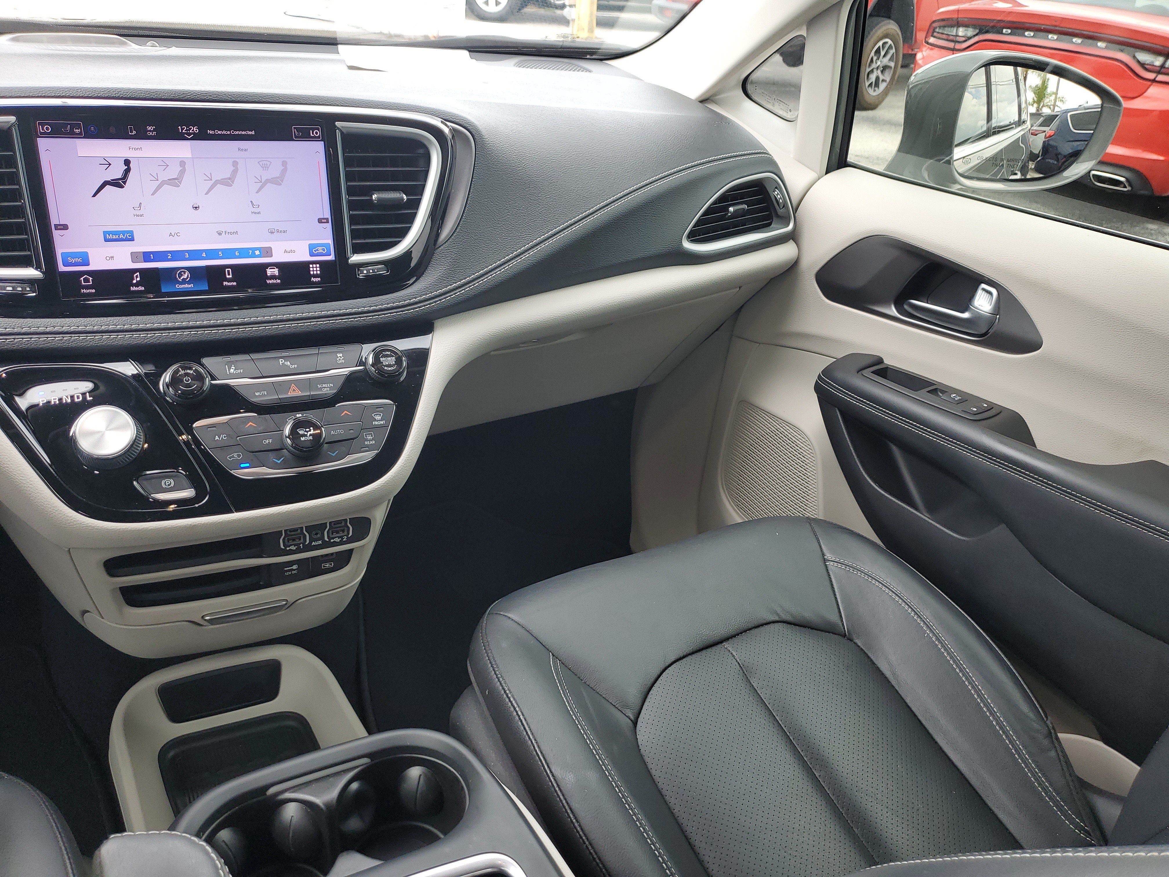 Used 2022 Chrysler Pacifica Touring-L FWD image 13