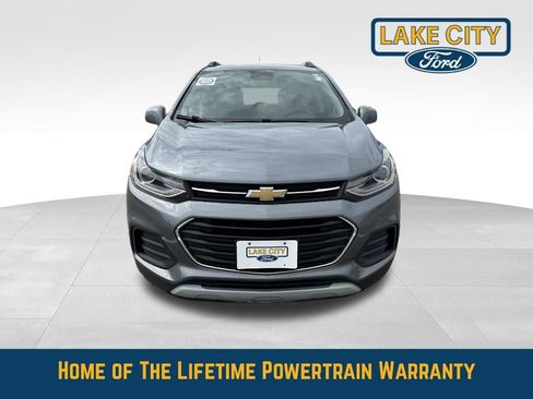 Used 2019 Chevrolet Trax LT w/ LT Convenience Package FWD image 2