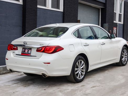 Used 2019 INFINITI Q70 Luxe image 4