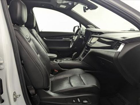 Used 2023 Cadillac XT6 Premium Luxury image 18