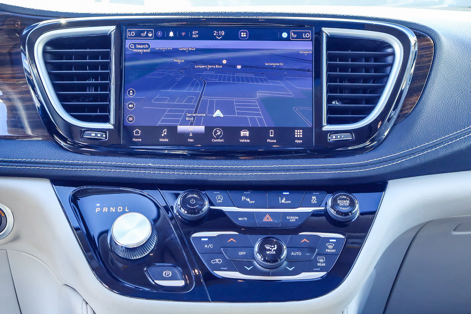 Used 2023 Chrysler Pacifica Limited FWD image 10