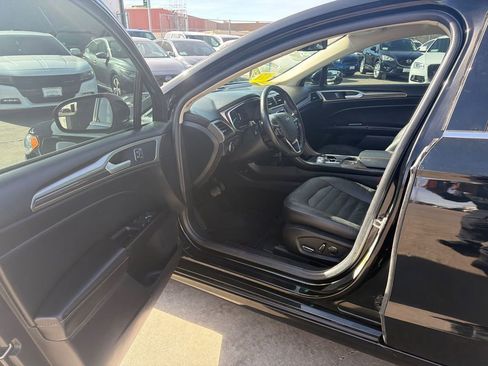 Used 2018 Ford Fusion SE w/ Fusion SE Technology Package image 10