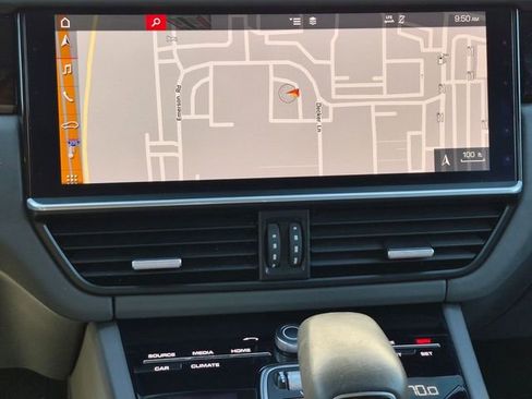 Used 2019 Porsche Cayenne AWD/4WD image 16