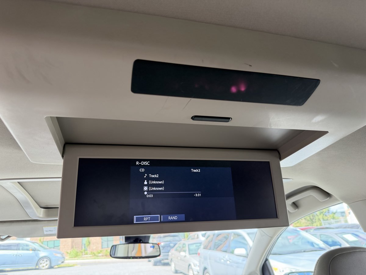 Used 2018 Toyota Sienna XLE Premium FWD image 25