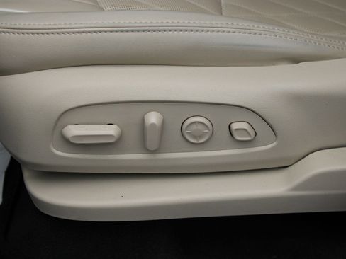 Used 2022 Buick Enclave Avenir AWD/4WD image 13