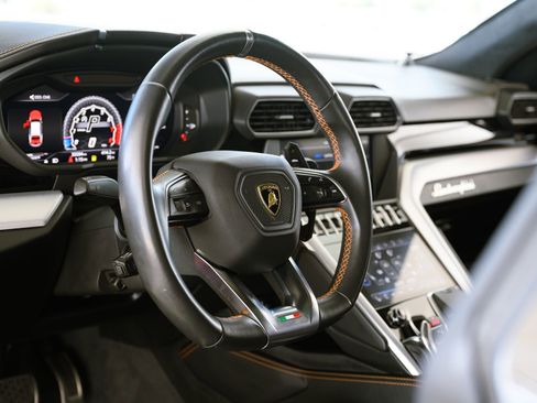 Used 2019 Lamborghini Urus image 20