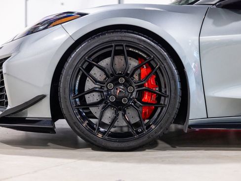 Used 2024 Chevrolet Corvette Z06 w/ Z07 Performance Package RWD image 19