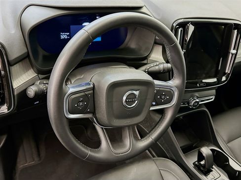 Used 2025 Volvo XC40 B5 Core image 18