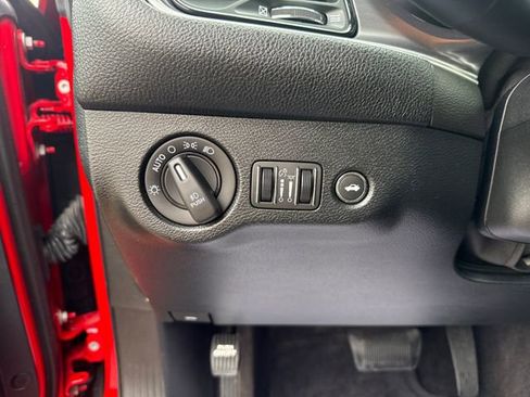 Used 2018 Dodge Challenger R/T w/ Driver Convenience Group RWD image 19