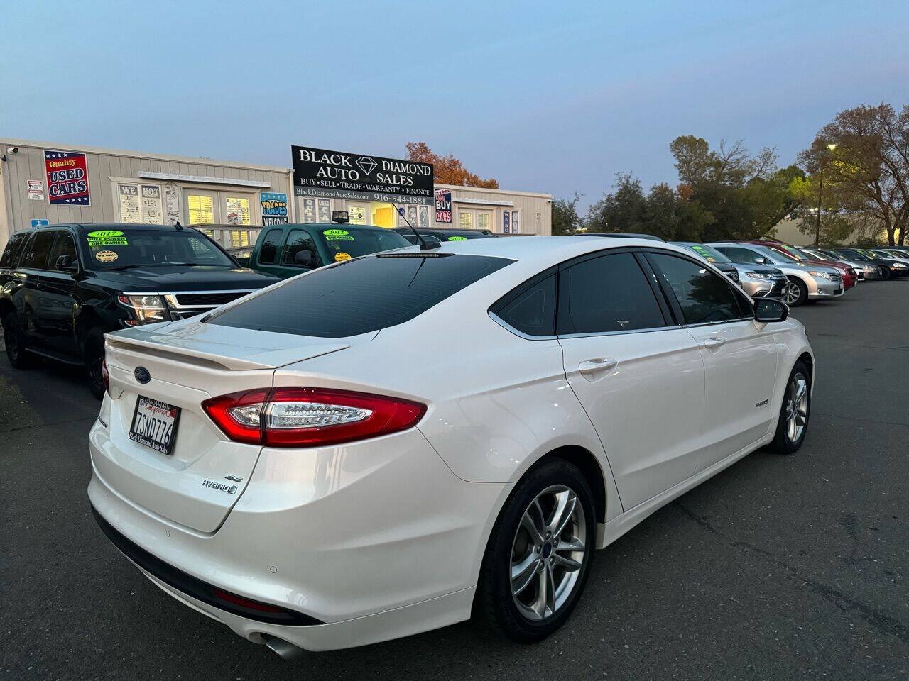 Used 2016 Ford Fusion SE FWD image 9